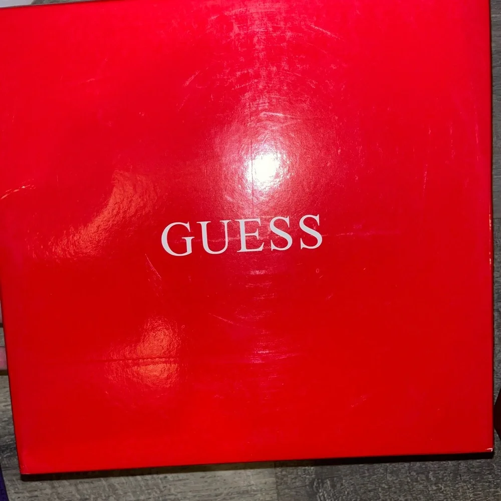 Guess - Picture 2 of 2